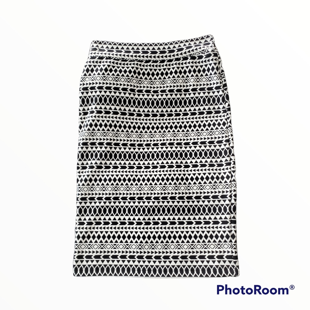 NWOT Renee C. Black & White Contemporary Chic Pencil Skirt